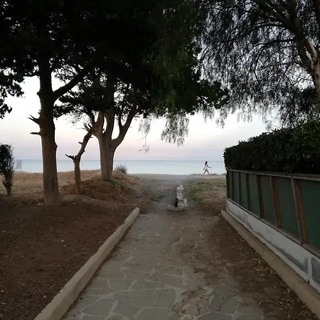 Spyros Seaside Gardens 72 Nyaraló